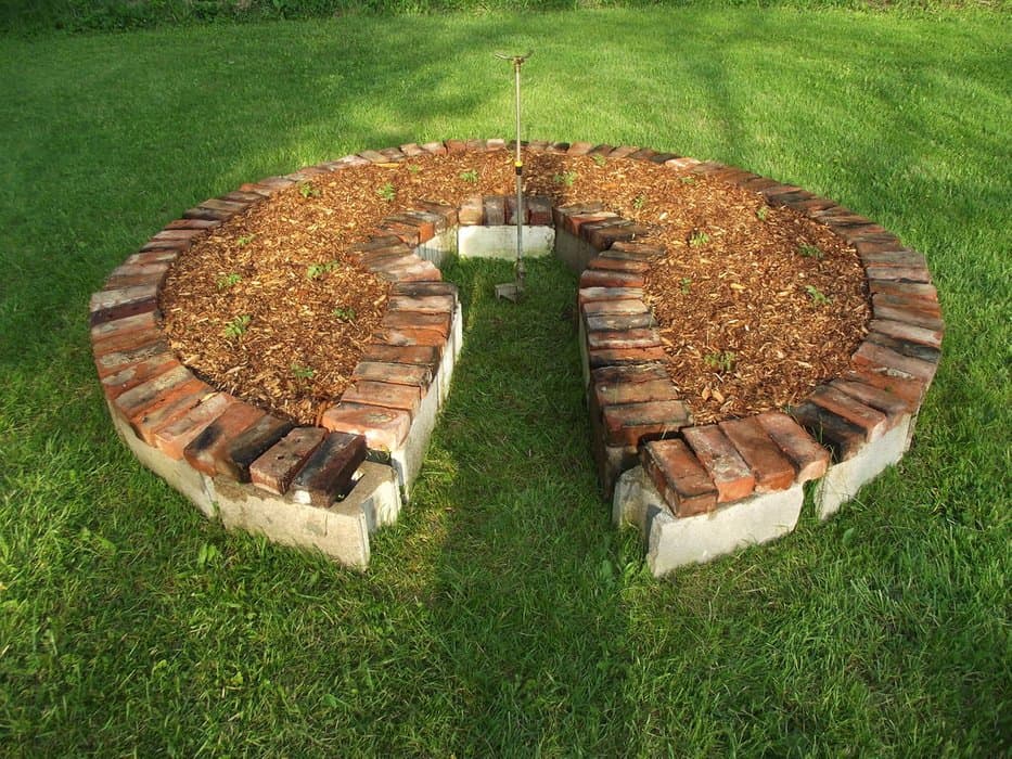 Keyhole Raised Bed From Reclaimed Building Materials